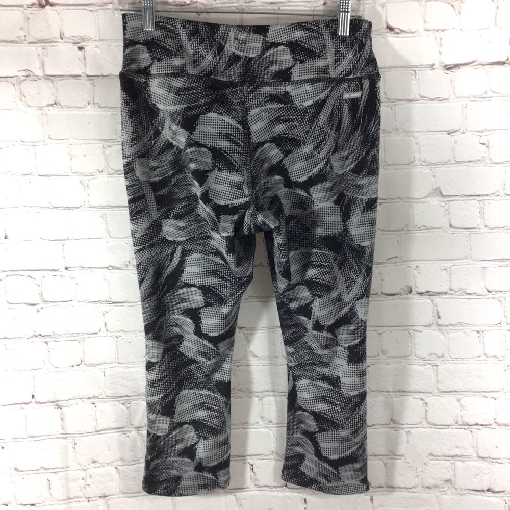 Danskin Now Black & Gray Capri Leggings with pocket - Size Medium (8-10) - Picture 5 of 10